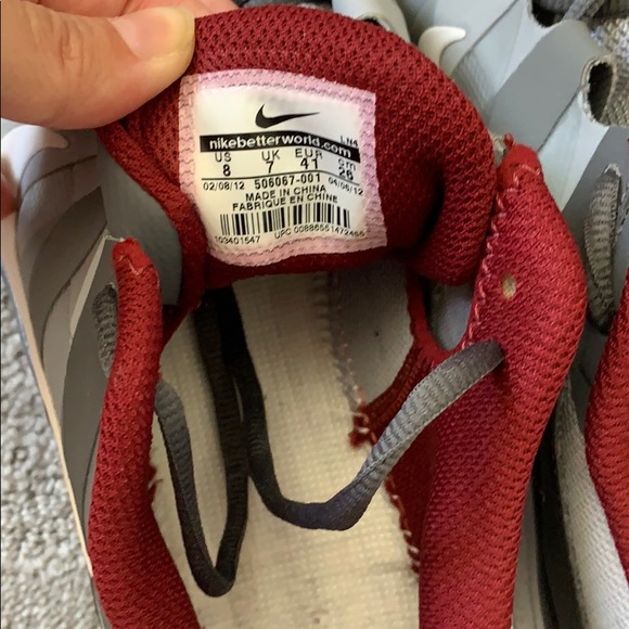 RARE Nike Men’s Maroon Gray Livestrong Sneakers 8